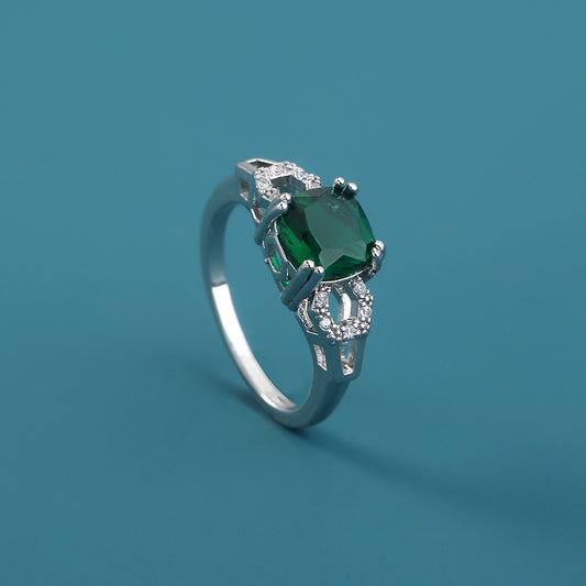 Womens Emerald Green Zircon Copper Ring Micro Inlaid Design Simple Fresh Fashion European American Jewel Style