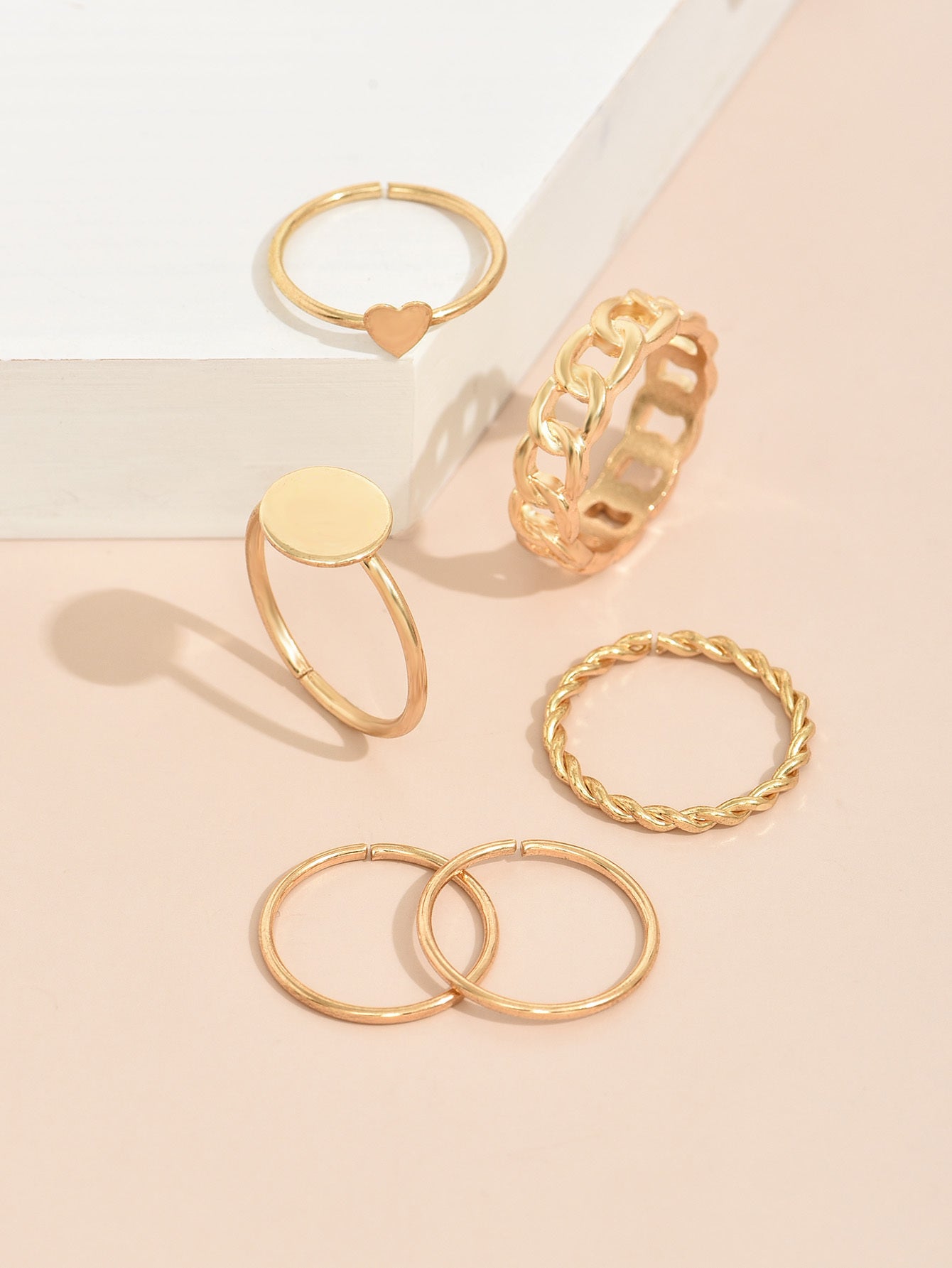 Golden Fashion Ring For Women Lightweight Durable Zinc Alloy Elegant Design All Match Ring Timeless Daily Wear