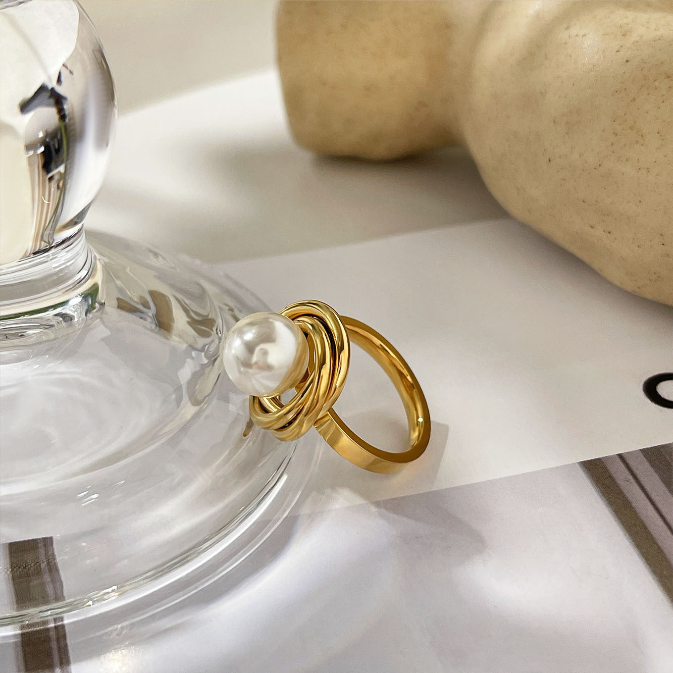 Niche Pearl Ring Female Light Luxury Design Simple Retro 100 Percent Fashion Jewelry Golden Stainless Steel Size 6 7 8