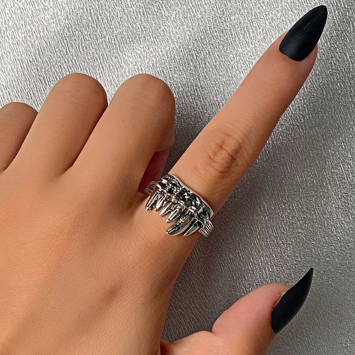 Unisex Adjustable Alloy Ring With Sawtooth Design In Electroplated Finish Vintage Style For Men And Women Wear