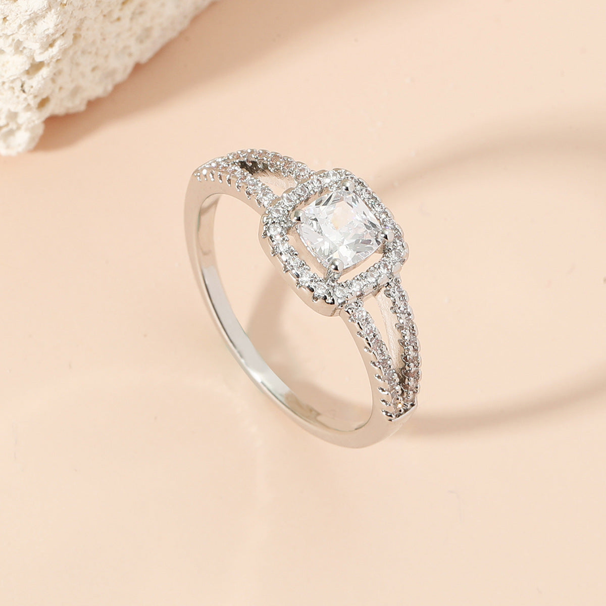 Womens Geometric Ring With Rhinestones Copper Plated White Crystal Ring European American Fashion Jewelry Ring