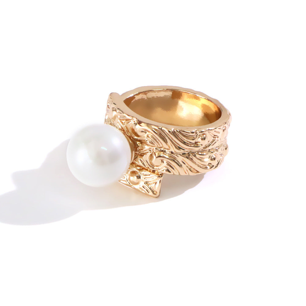 Unisex Pearl Ring White Pearl Gold Plated Geometric Alloy Inlaid Gemstone Light Luxury Fashion Jewel Accessory