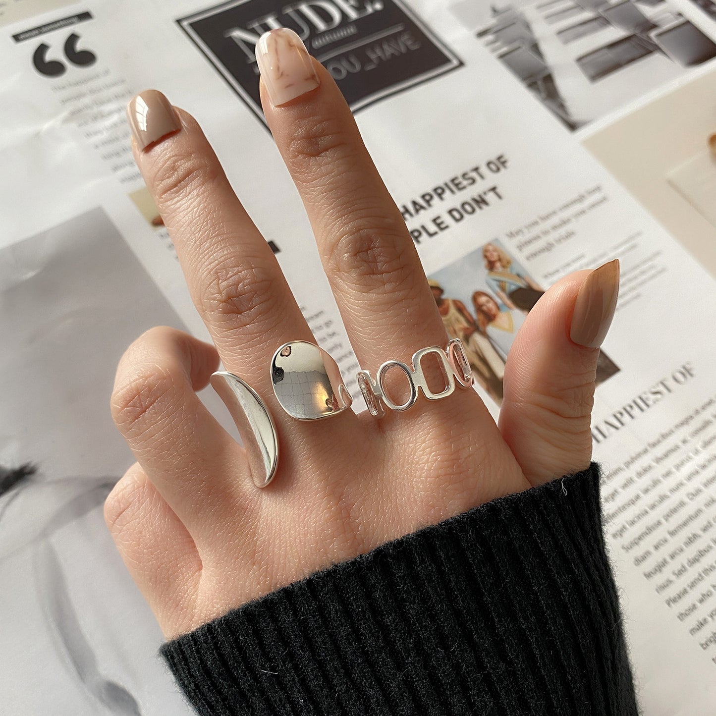 Womens Fashion Ring Retro Hollow Ring Korean Design Electroplated Alloy Ring High Quality Statement Ring Women