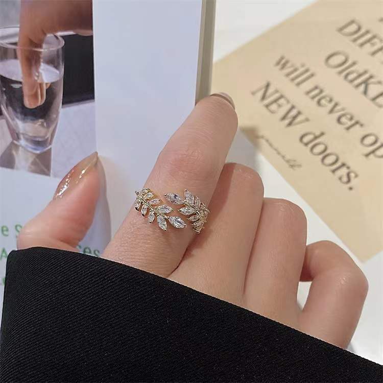 Women Leaf Shape Zircon Ring Copper Jewelry Elegant Geometric Ring Design for Modern Fashion Accessory In Style