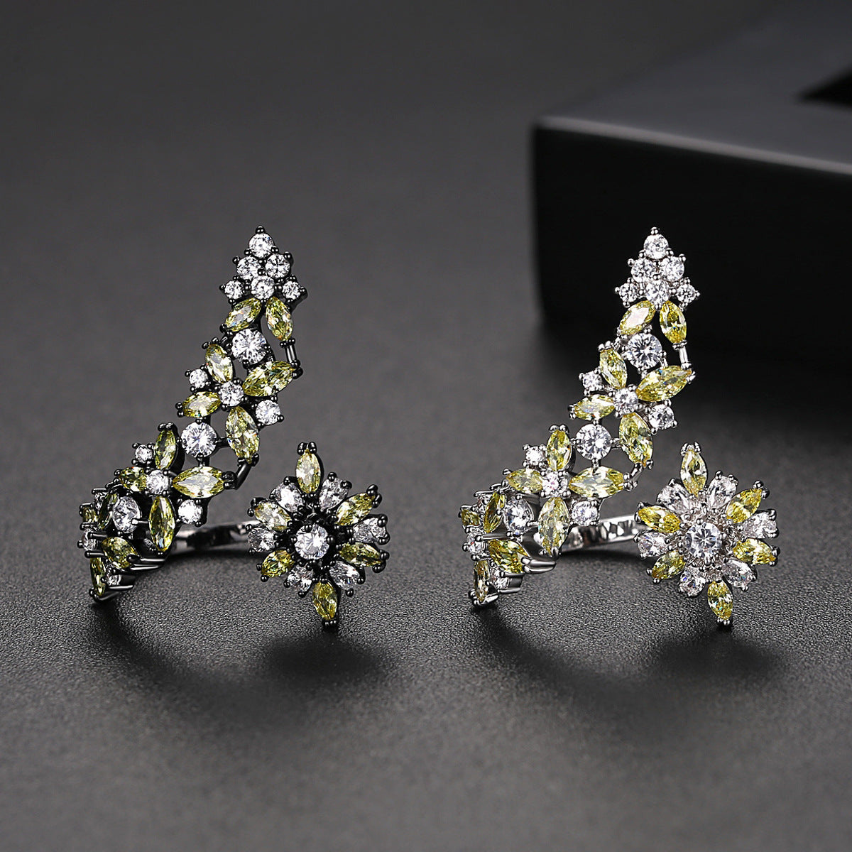 Adjustable Brass Zircon Female Creativity