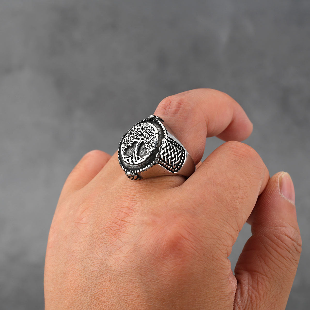 Mens Titanium Steel Ring With Totem Design Polished Finish Durable Modern Statement Jewelry Sizes 7 8 9 10 11 12 13