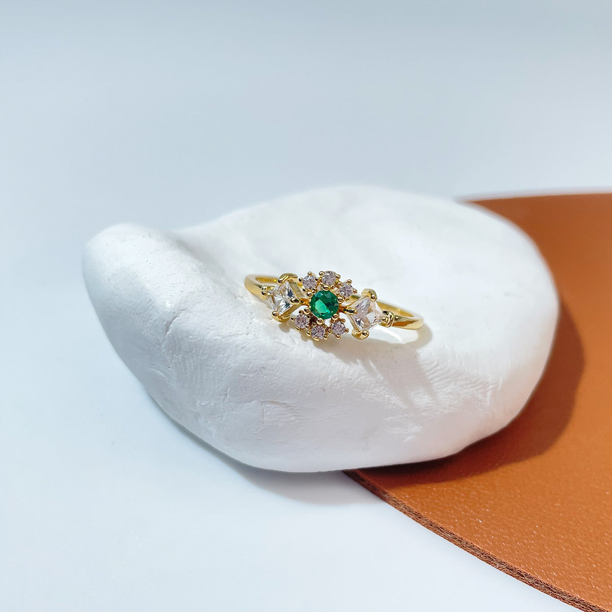 Women Emerald Green Zircon Ring Leaf Design Copper Electroplate 18K Jewelry Accessory Elegant For Classic Look