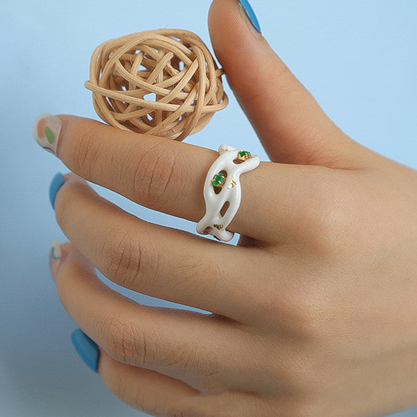 Womens Emerald Zircon Pure White Ring With Creative Design Alloy Band Size 7 Face Width About 11mm Luxury Feel