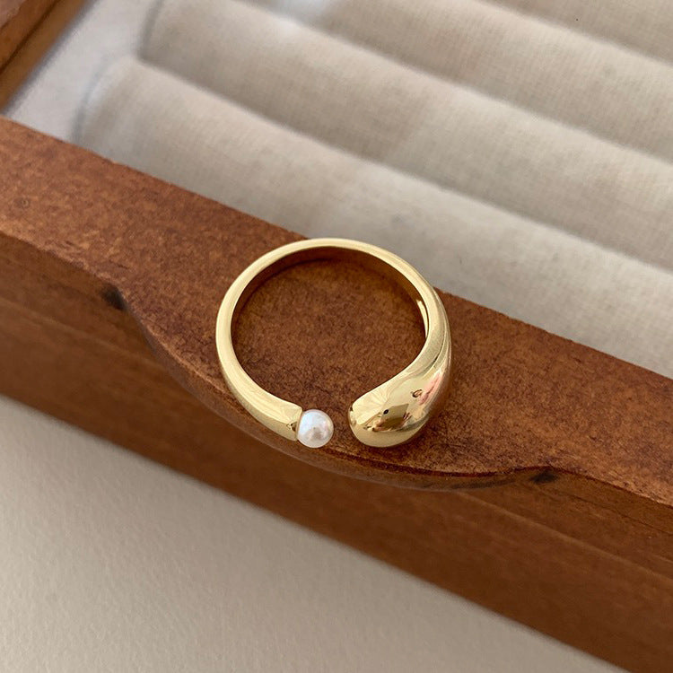 Womens Vintage Pearl Metal Ring Gold Plated French Style Ins Design Jewelry Accessory Elegant Fashionable Look