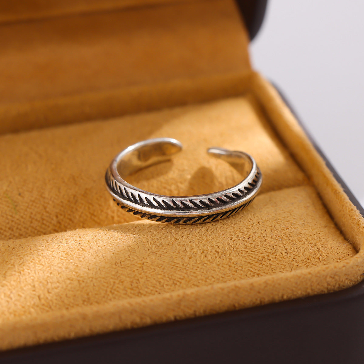 Womens Retro Ring Antique Silver Open Design Copper Metal Adjustable Leaf Shaped Vintage Fashion Jewelry Shine