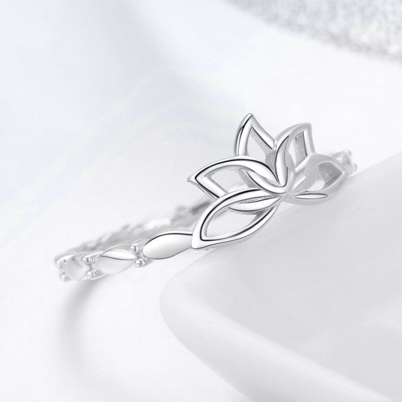 Silver Flower Ring Elegant Floral Jewelry Accessory Niche Design 0.2cm Wide For Women And Girls Delicate Filigree