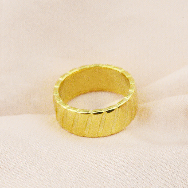 Popular Titanium Steel Electroplated 18k Gold Pattern Ring Must Have Fashion Women Beautiful Appearance Circle Plain