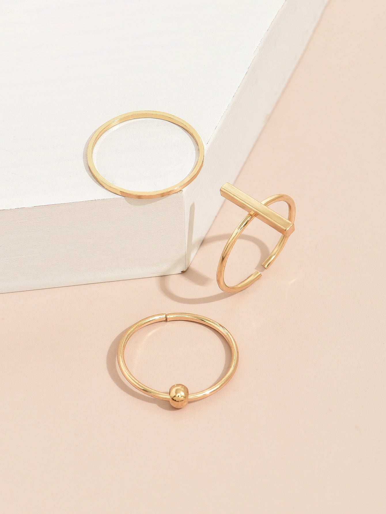 Womens Ring Fashionable Zinc Alloy Lightweight Ring For Women Girls All Match Design Everyday Wear GoldenColor