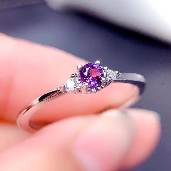 Simple Atmosphere Natural Magnesia Aluminum Garnet Ring
