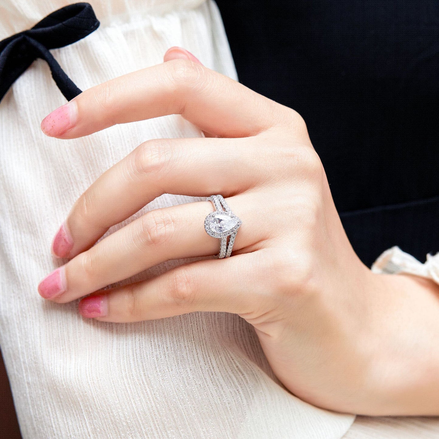 Geometric V Shaped 925 Silver Ring With Simulated Diamond