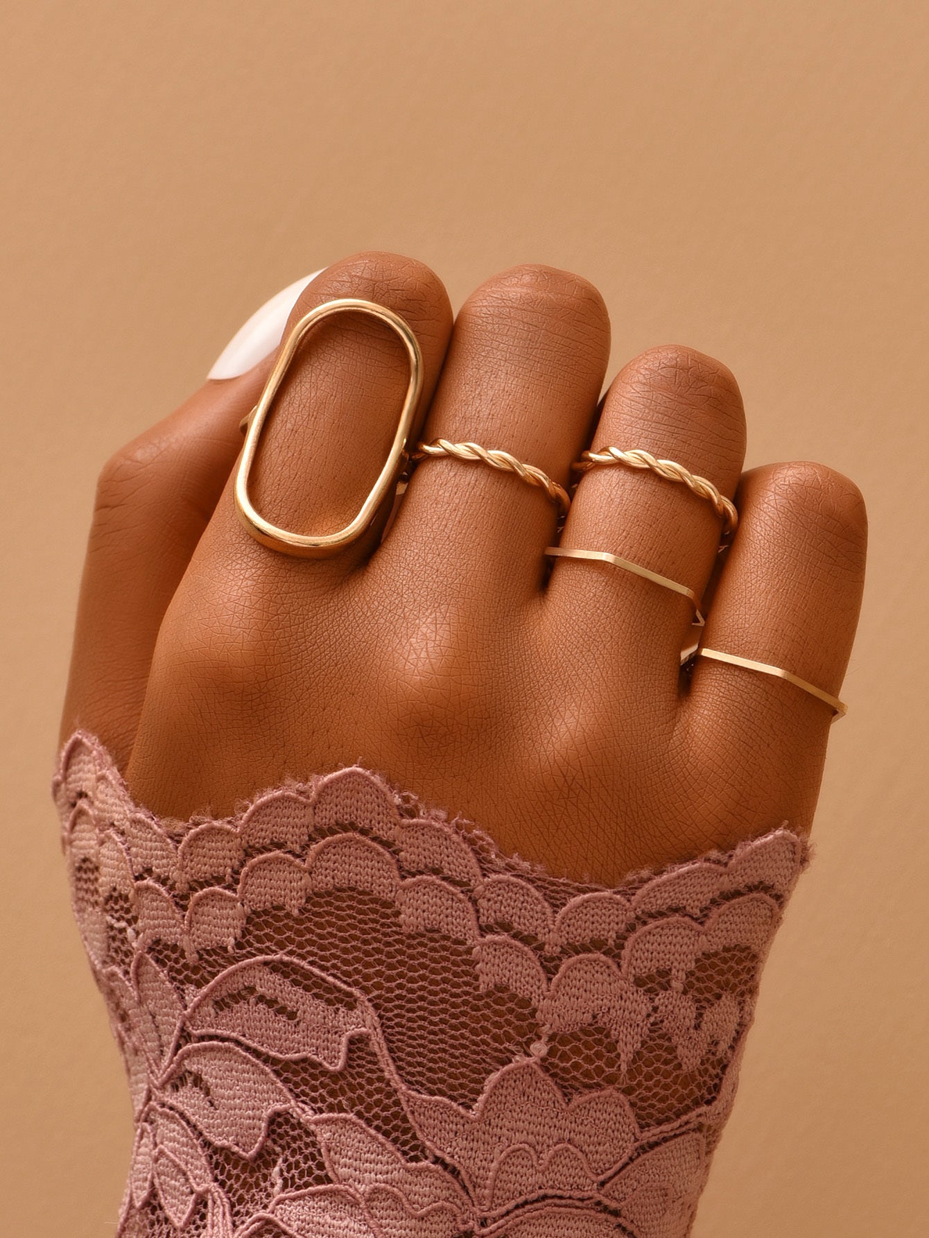 Fashionable Alloy Golden Ring For Women Party Accessory