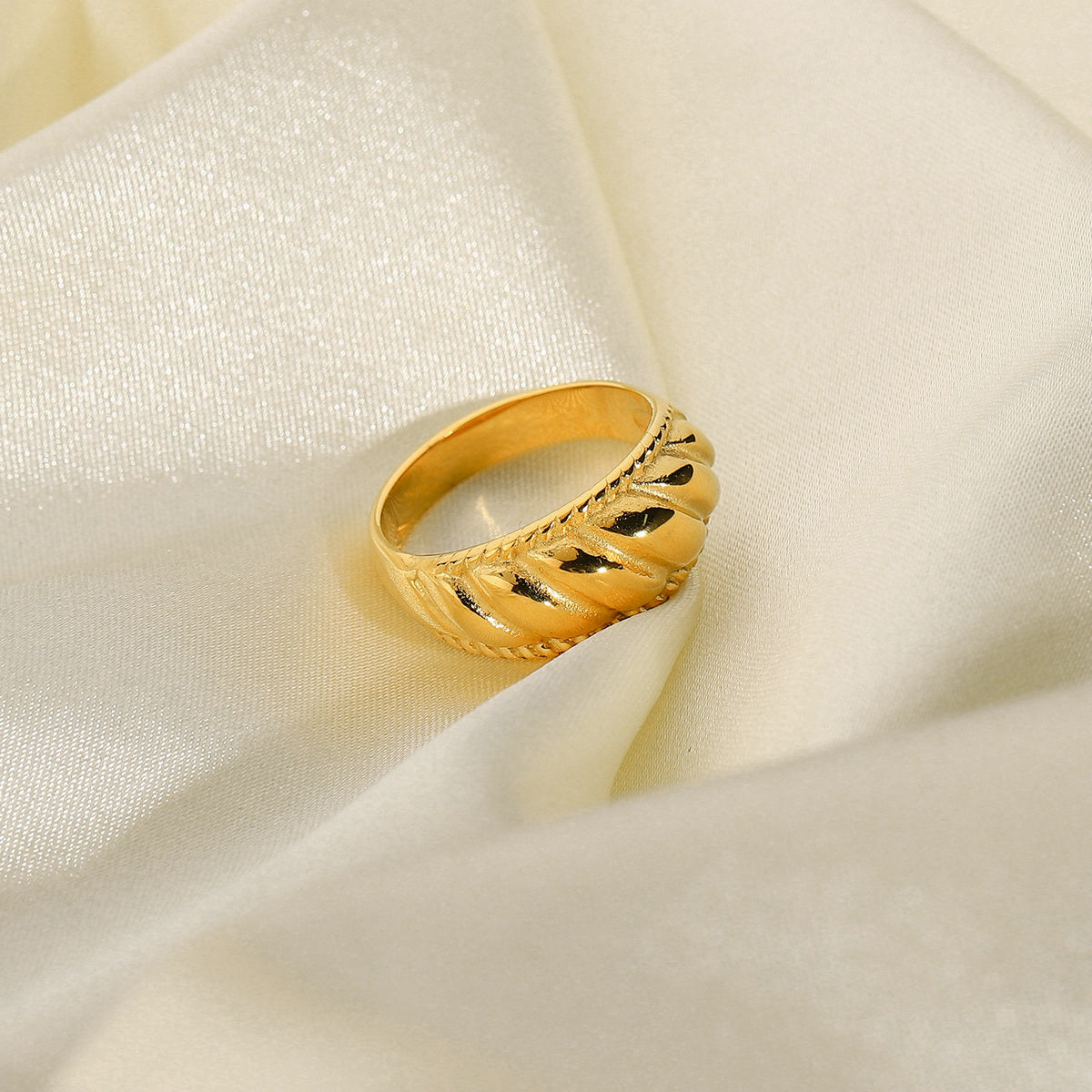 Womens Stainless Steel Ring Fashion Jewelry Threaded Edging Croissant Ring Metal Band 18K Stainless Steel Timeless