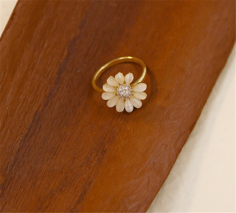 Vintage Flower Style Alloy Ring Electroplated Jewelry For Women Elegant Simple Design Inspired Gift For Everyday Wear