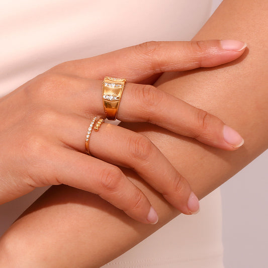 Stainless Steel Ring With Vertical Stripes Micro Inlaid Rhinestones 18K Gold Plating Band For Women Glam Style