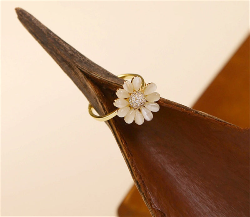 Vintage Flower Style Alloy Ring Electroplated Jewelry For Women Elegant Simple Design Inspired Gift For Everyday Wear