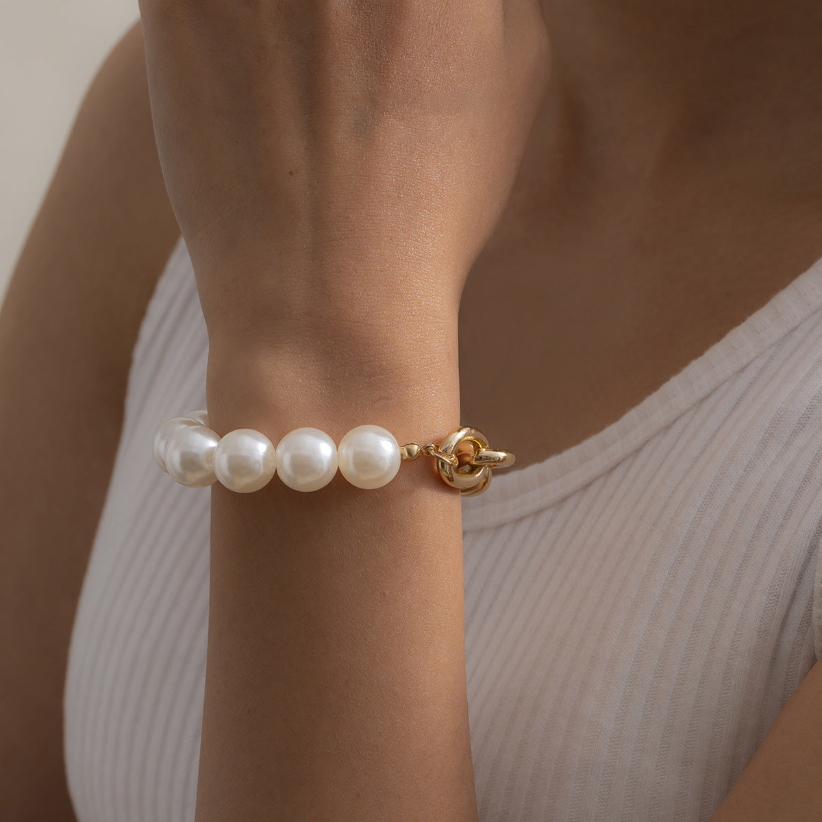 Womens Metal Chain Bracelet With Pearl Simple Geometric Design Electroplated Jewelry Elegant Gift Perfect Gift