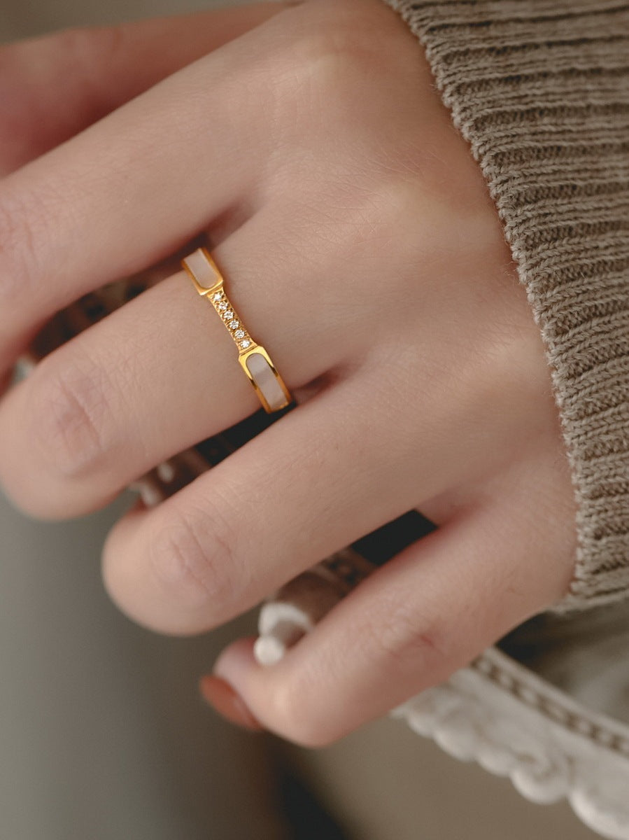 Titanium Steel White Fritillary Ring For Women Elegant With Six Diamond White Shell Accents In Gold Or Rose Gold