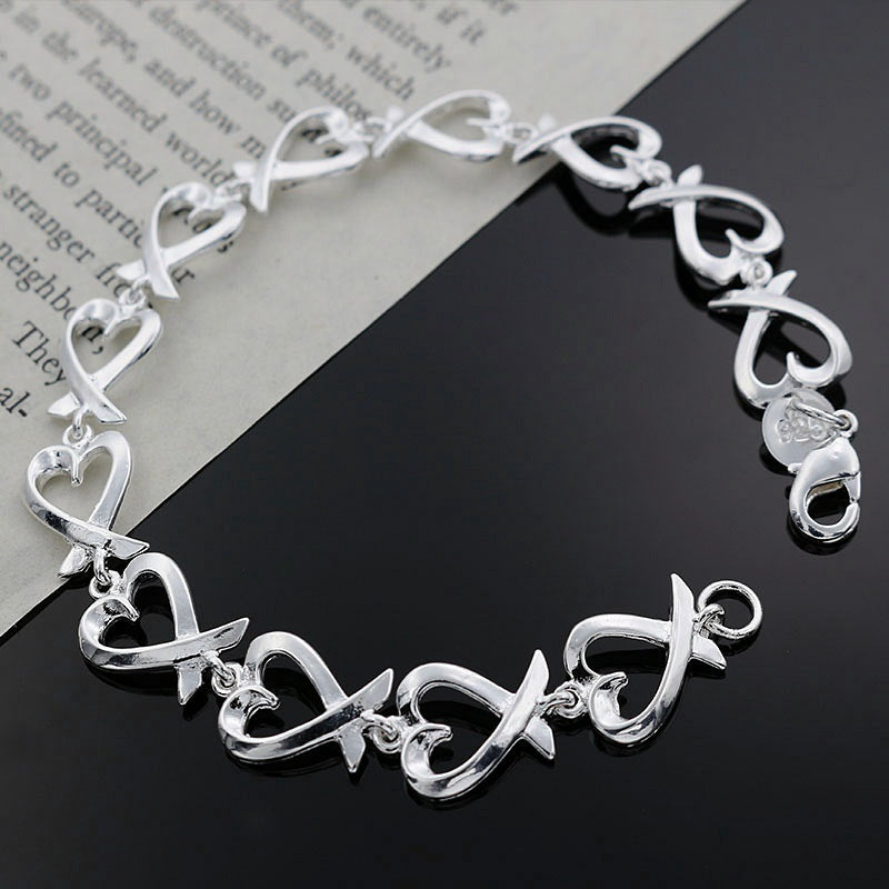 Womens Heart Retro Metal Bracelet Hollow Geometric Design Anniversary Gift Classic Jewelry Elegant Touch Grace